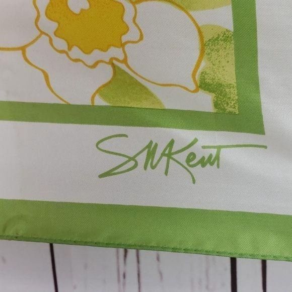 Vtg Avon SM Kent Yellow Floral Print‎ Scarf - Picture 4 of 8